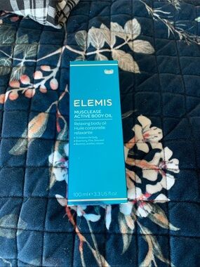 ELEMIS Teal Blue Musclease Active Body Oil Box